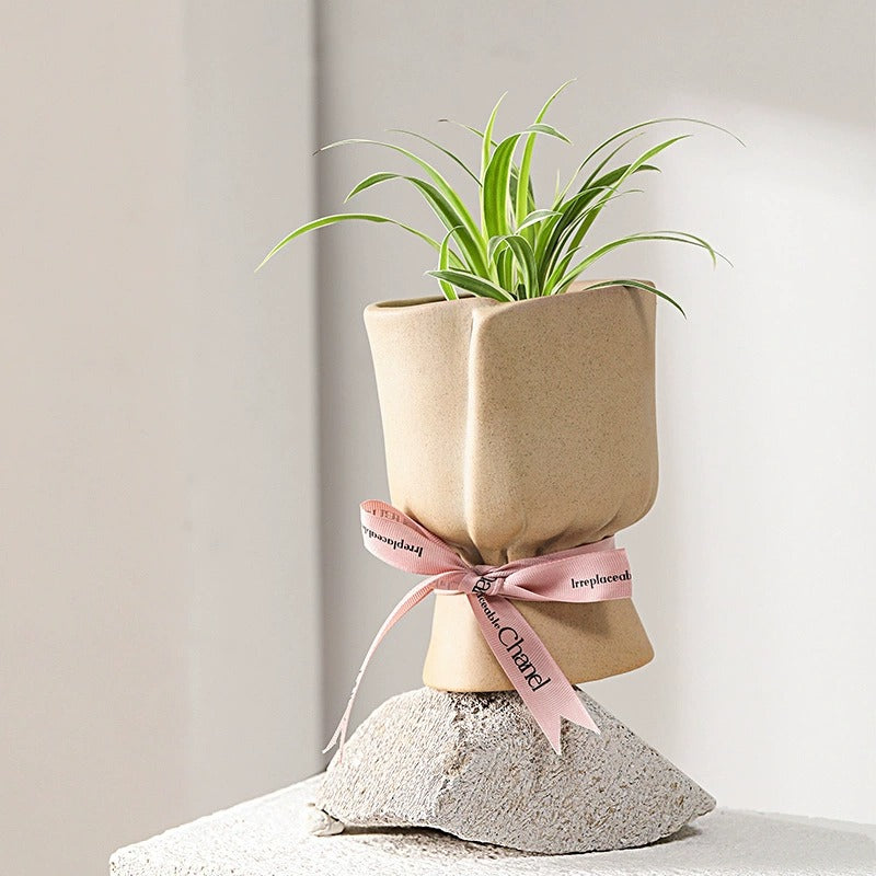 Minimalist INS Nordic Style Ceramic Flower Pot, Handheld Bouquet Design